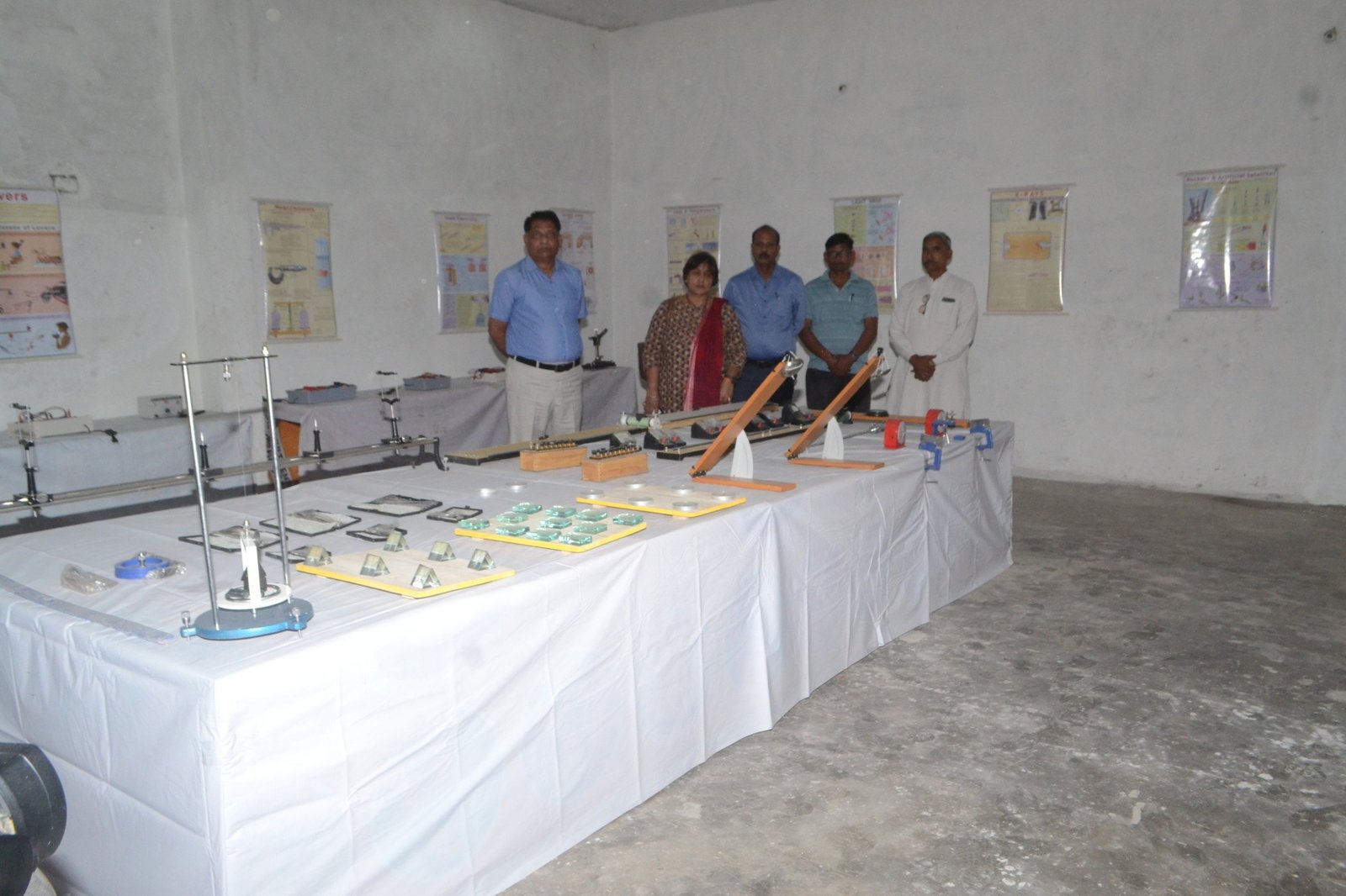 Physics exhibition models and experiments